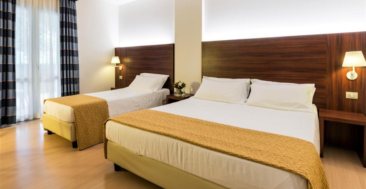 Delfina Palace Hotel Foligno Eksteriør billede