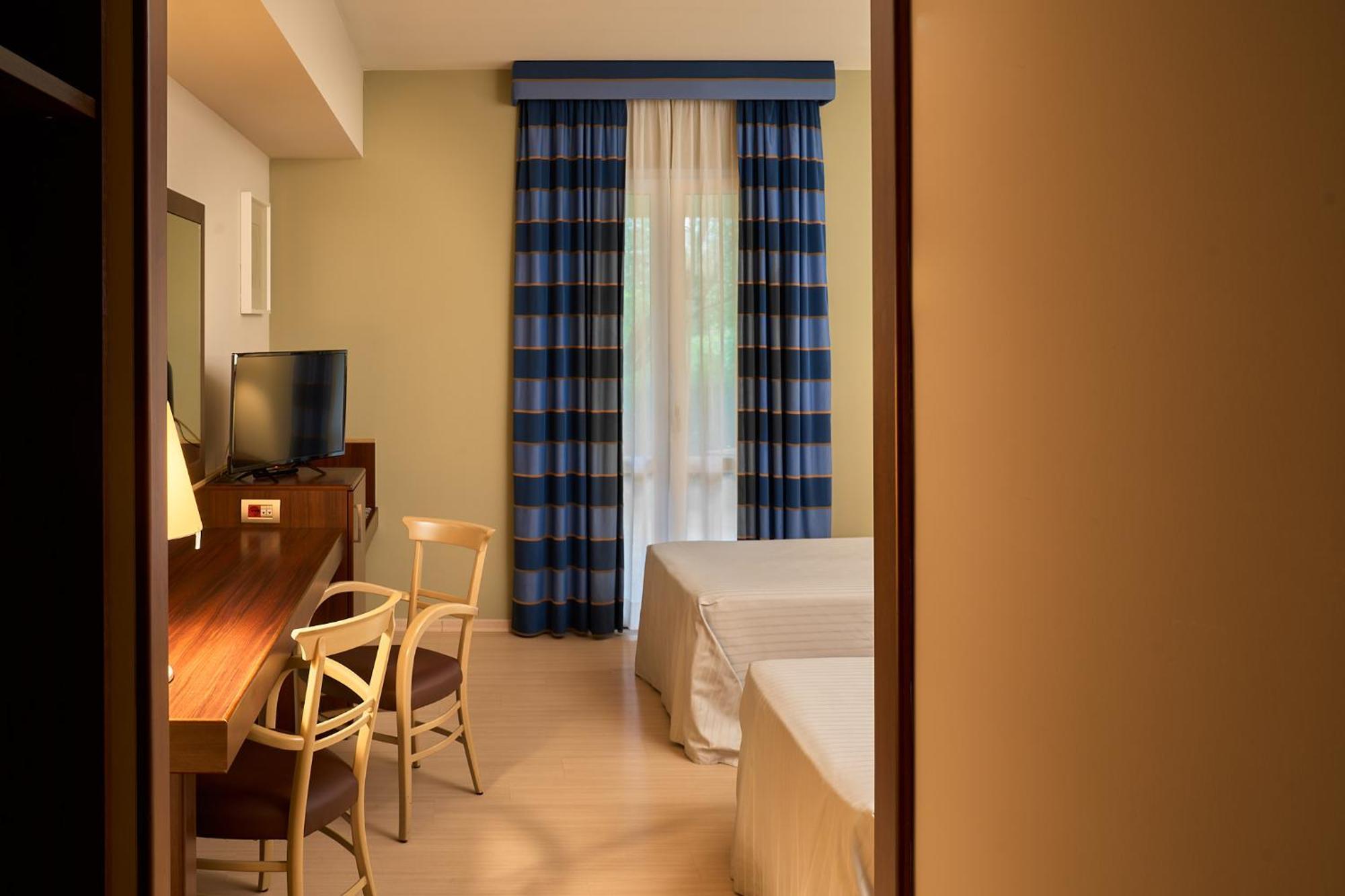 Delfina Palace Hotel Foligno Eksteriør billede
